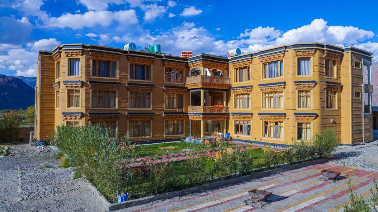 Hotel Grand Nubra Deskit ภายนอก รูปภาพ